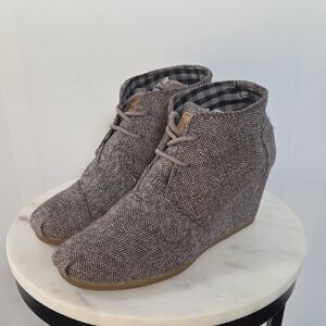 Toms Herringbone Lace-Up Wedge Boots in Taupe Size 7W